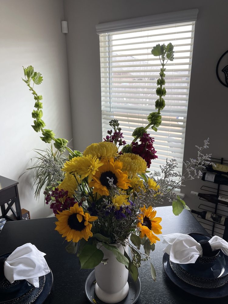 NEWCASTLE FLOWERS Updated March 2024 1023 N Main, Newcastle