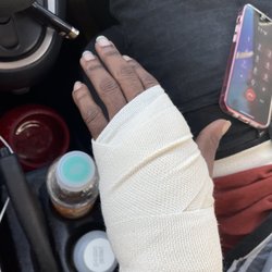 7-Eleven - Bone fracture with hand compression