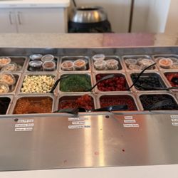 Fifth & Emery Frozen Yogurt and Chocolate - Lenexa - Toppings