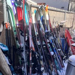 Senior Citizens Thrift Store - Skis