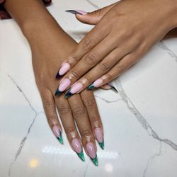 V360 Nail Lounge - Acrylic set cat eyes by Jae
