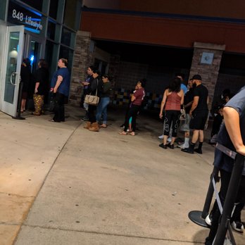 AMC Manteca 16 - Long lines to get in with only one person scanning tickets. - Cinema Near Me - Manteca, California
