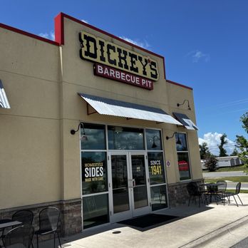 Dickey's Barbecue Pit - Entry - Barbeque Near Me - Marianna, Florida