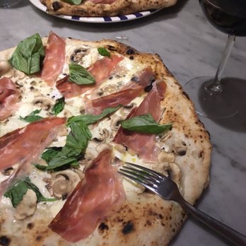 Sorbillo - Speck, mushroom and mozzarella pizza - Pizza Near Me - Naples, NA Sorbillo - Speck, mushroom and mozzarella pizza - Pizza Near Me - Naples, NA