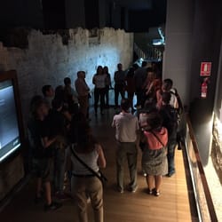 Museo Del Castillo De San Jorge - Un grupo en el castillo