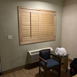 Hotel Colonial - Ventana con aire acondicionado