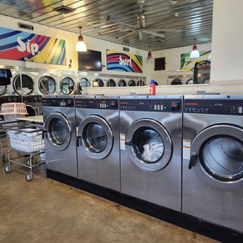 Washatopia Laundromat - Sip? - Laundromat Near Me - Austin, Texas