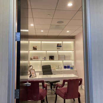 Cefalú Beaute - Consultation room - Skin Care Near Me - Newport Beach, California Cefalú Beaute - Consultation room - Skin Care Near Me - Newport Beach, California