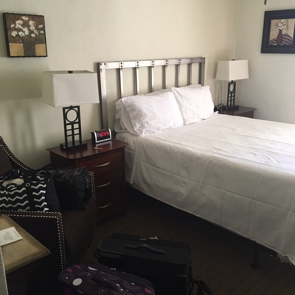 Boulder Dam Hotel - Standard Queen room . - Hotels Near Me - Boulder City, Nevada