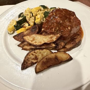 Antonio's - Filet mignon with wedge potatoes instead of mashed potatoes - Italian Near Me - Maitland, Florida Antonio's - Filet mignon with wedge potatoes instead of mashed potatoes - Italian Near Me - Maitland, Florida