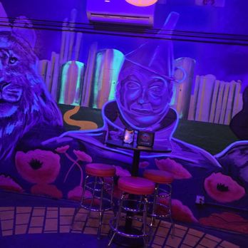 Dorothy's - Dining arwa - Pool Halls Near Me - Pensacola, Florida