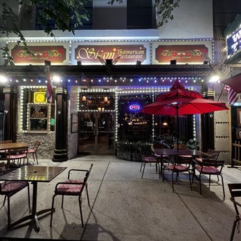 Si-Am Thai - Sidewalk view at night - Thai Near Me - Tampa, Florida Si-Am Thai - Sidewalk view at night - Thai Near Me - Tampa, Florida