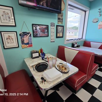 Bubby's Diner - Interior of diner - Diners Near Me - Huntsville, Alabama