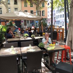 L’ Assiette sur la Place - Beautiful terrace.