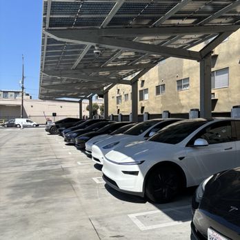 Tesla Diner - Very full today - Diners Near Me - West Hollywood, California Tesla Diner - Very full today - Diners Near Me - West Hollywood, California