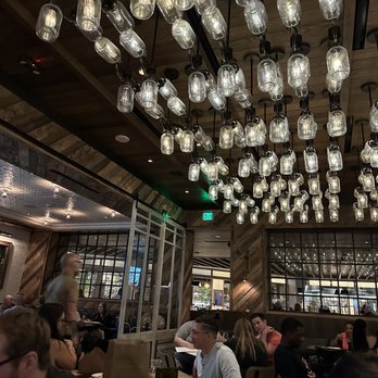 Yardbird - Seating - Southern Near Me - Las Vegas, Nevada