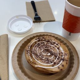 Café Con Leche Cinnamon Roll and an Americano to close out the day! Café Con Leche Cinnamon Roll and an Americano to close out the day!
