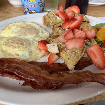 Backporch Cafe - French toast (with strawberries added) - Breakfast & Brunch Near Me - Fort Collins, Colorado Backporch Cafe - French toast (with strawberries added) - Breakfast & Brunch Near Me - Fort Collins, Colorado