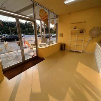 Pop Scoops & Dough - Ice Cream & Frozen Yogurt Near Me - College Park, Maryland