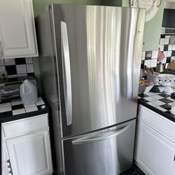 Grove Appliance - Our new LG fridge from Grove Appliance.
