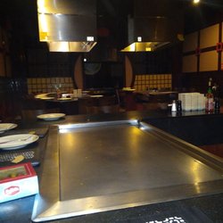 Saga Hibachi Steakhouse & Sushi Bar - Waiting for the show to begin.