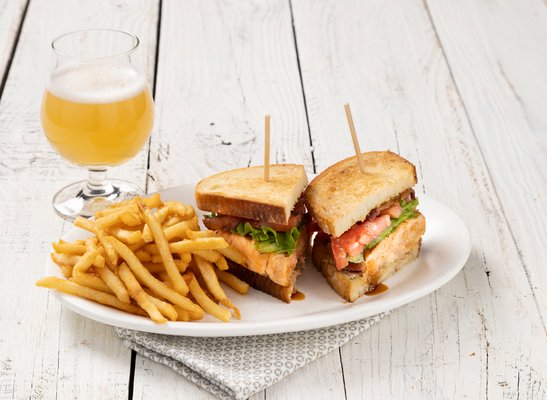 Houlihan's by null