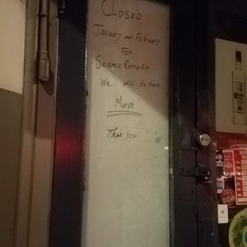 Parkview Market - a sign on the door of a restaurant - Grocery Near Me - San Francisco, California