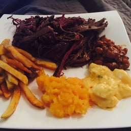 Beef brisket w/ skin on fries, Bourbon Sweet Potato Mash, Mac n Cheese and Pitt Beans - home delivery via just eat
