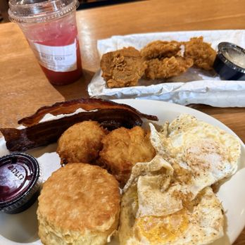 Maple Street Biscuit - Gainesville - The Retro Plate Smashbrowns - Side Peach-Berry Lemonade Maple Vanilla Latte Fried Green Tomatoes - Breakfast & Brunch Near Me - Gainesville, Florida