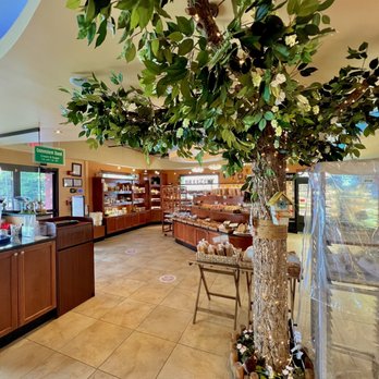 Breeze Bakery Cafe - Bakeries Near Me - Annandale, Virginia