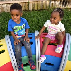 Lil'country Christian Pre-School & Kindergarten - Outside time with friends