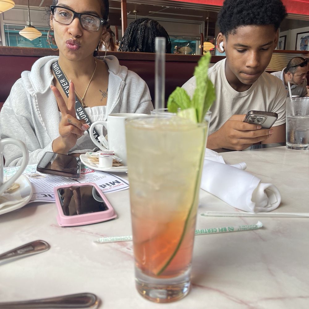 Silver Diner - Booth - Diners Near Me - Greenbelt, Maryland Silver Diner - Booth - Diners Near Me - Greenbelt, Maryland