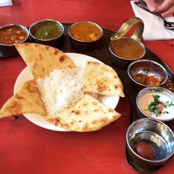 Colaba Junction - Veggie thali: Lahore Chana Masala,, Kale & Spinach Curry, Paneer Makhani, Dal Makhani, Mango Pickle, Raita, Gulab Jamun - Indian Near Me - Toronto, Ontario