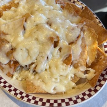 Red Iguana 2 - Nachos Regulares (no additional toppings) - Mexican Near Me - Salt Lake City, Utah