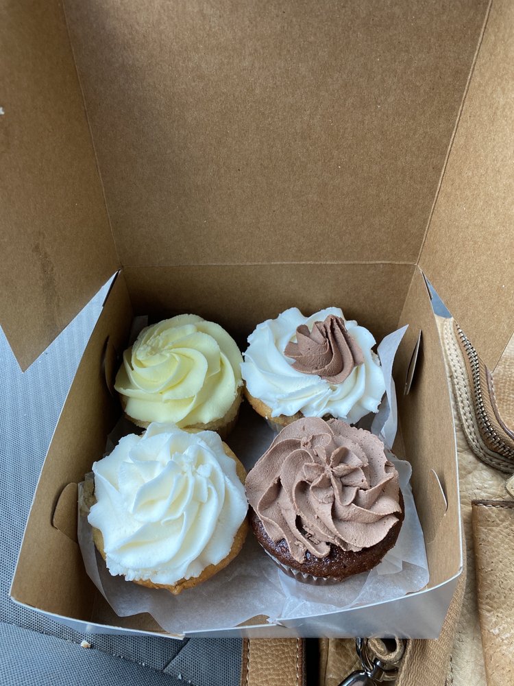 Donna Marie's Gluten Free Bakery Logo
