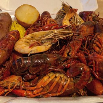 The Upper Quarter - Pop up Thursday nights - I crushed it. Crawfish, shrimp, sausage, potato, corn, turkey neck $15 - Bars Near Me - New Orleans, Louisiana