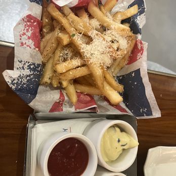 Gordon Ramsay Burger Las Vegas - Truffle Fries - Burgers Near Me - Las Vegas, Nevada Gordon Ramsay Burger Las Vegas - Truffle Fries - Burgers Near Me - Las Vegas, Nevada