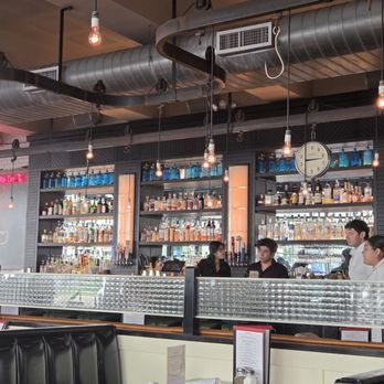 5 Napkin Burger - Bar area - Burgers Near Me - New York, New York
