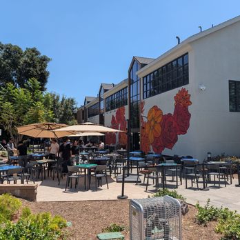 Kra Pow Thai Eatery - Outdoor eating area - Thai Near Me - Whittier, California Kra Pow Thai Eatery - Outdoor eating area - Thai Near Me - Whittier, California