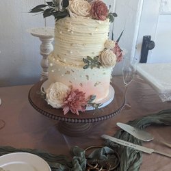 Whisk Hippe Cakes - My wedding cake she made for us