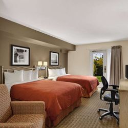 Travelodge Suites - Guest room