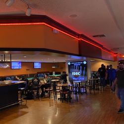 Back Alley Bowling - Glendale - dining area
