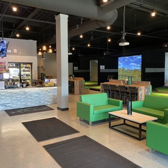 X-Golf - Worcester - the interior of a restaurant - Golf Lessons Near Me - Worcester, Massachusetts