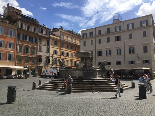 Piazza di Santa Maria in Trastevere by null