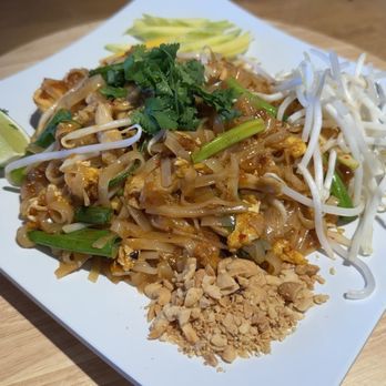 Na Nah Thong - Chicken Pad Thai - Thai Near Me - Fresno, California Na Nah Thong - Chicken Pad Thai - Thai Near Me - Fresno, California