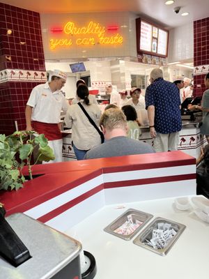 In-N-Out Burger by null