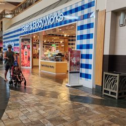 Bath & Body Works - Front entrance