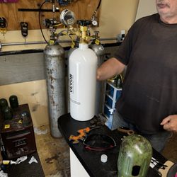 The Paint Spot - Refilling CO2