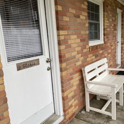 Cape Hatteras Bed & Breakfast - Quaint wood board room names. Each named after different hurricanes