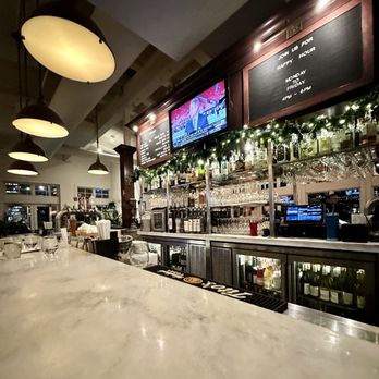 Harbor House - Seafood Near Me - Milwaukee, Wisconsin